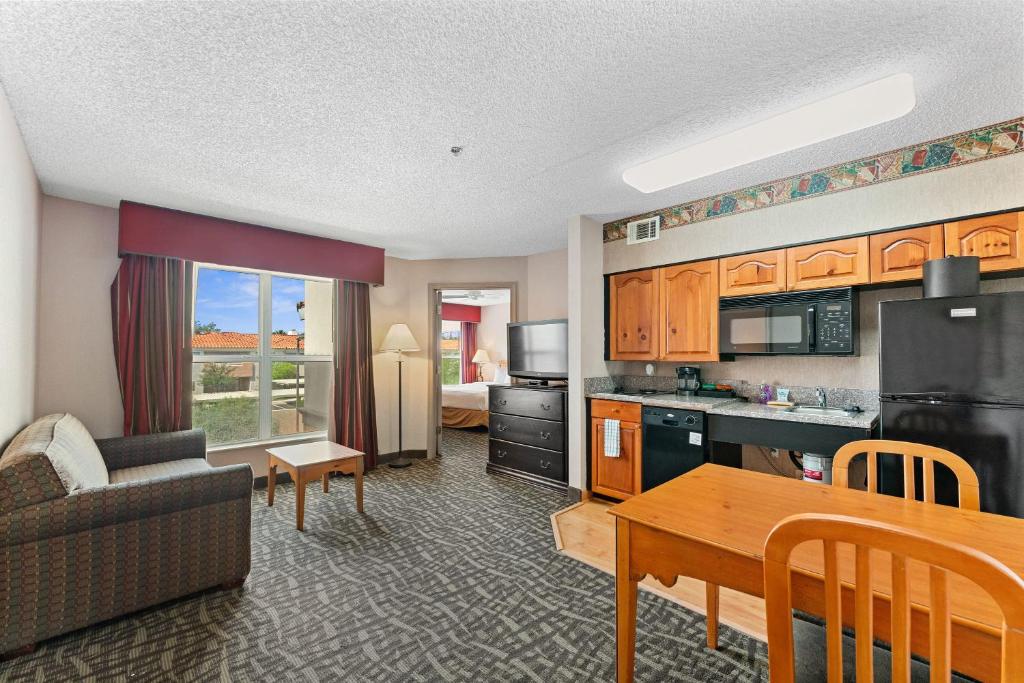 Scottsdale 2 bd 2 ba furnished apt King beds