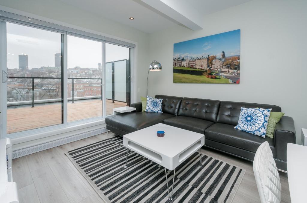 Penthouse on Charest - with parking and gym