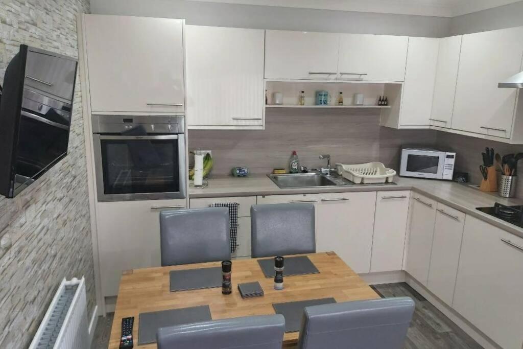 5 Riverside Place Thurso. 2 bed