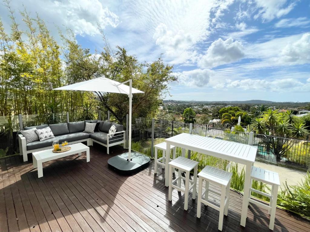 Gold Coast uninterrupted uphill view & big pool