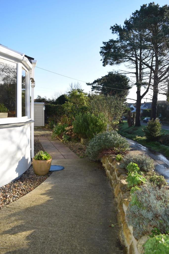 6 Trungle Terrace (Paul)