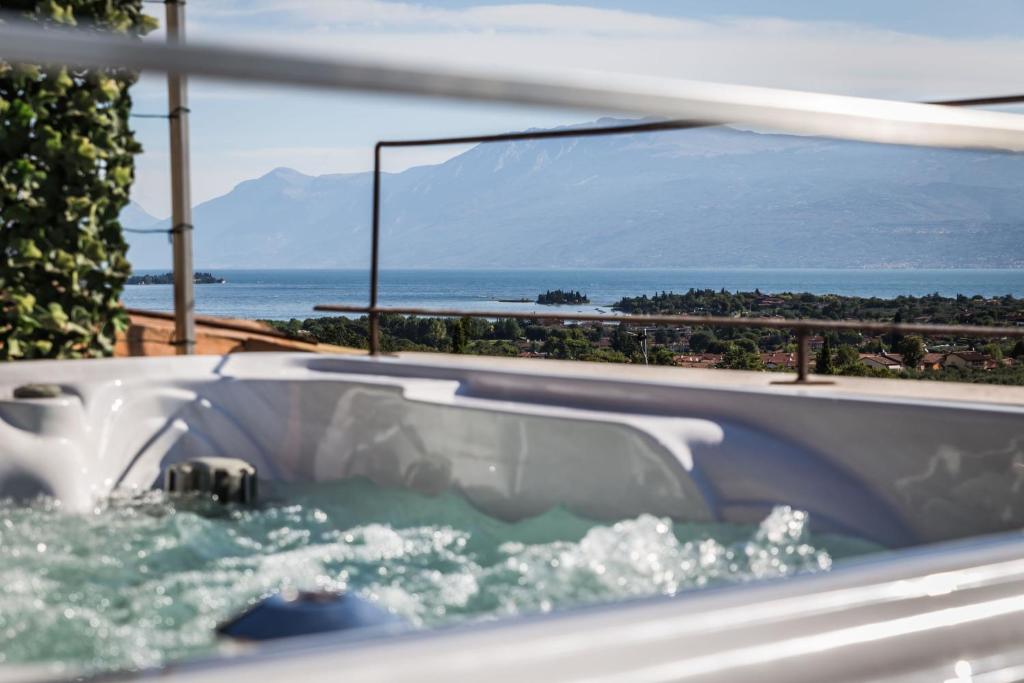 Antico Borgo B&B con SPA - Adults Only (Manerba del Garda)