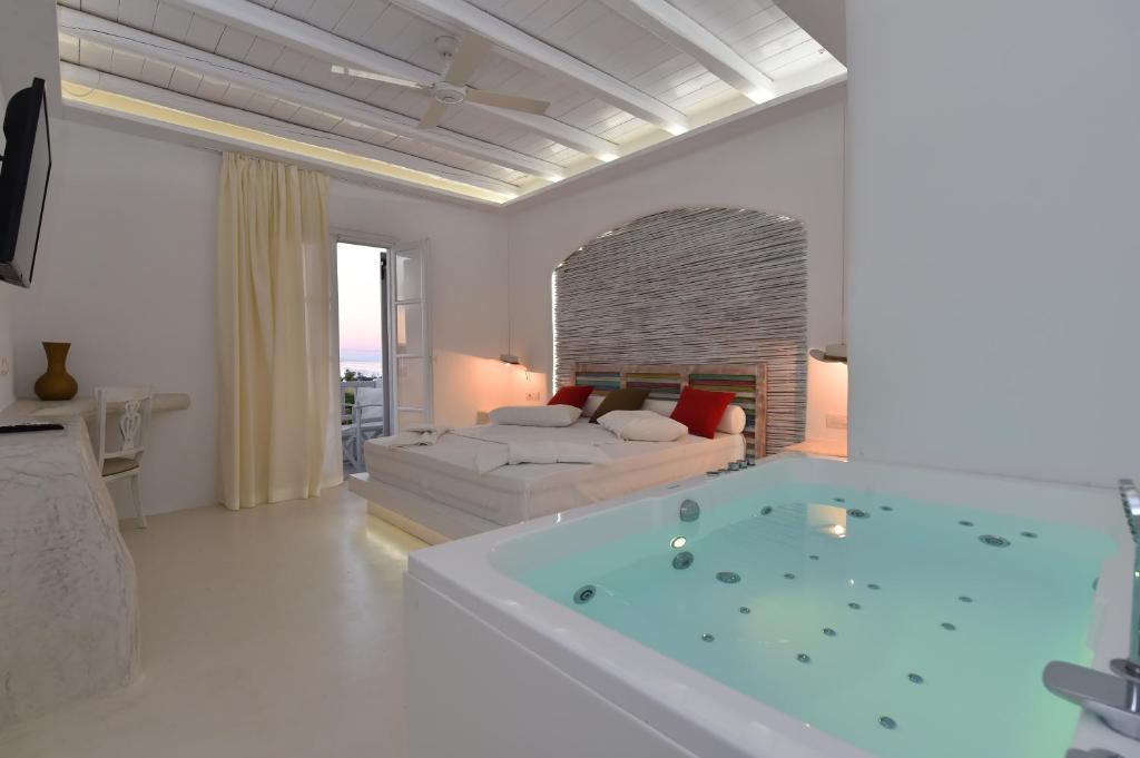 Zefi Hotel & Suites (Naousa) 