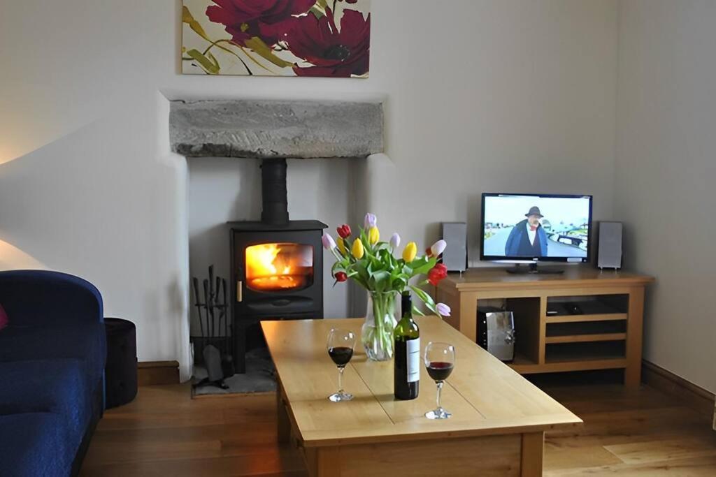 Cheerful 3-bedroom home with indoor fireplace