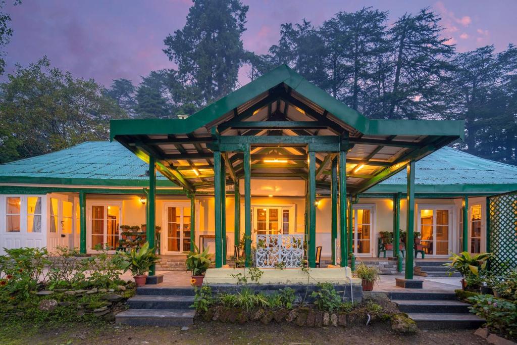 Rose Cottage - Single Floor Colonial Home with vintage interiors