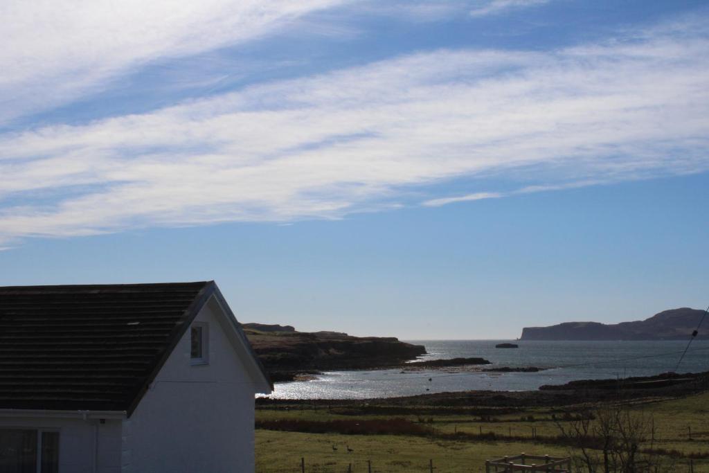 The Loft at Strathardle - Lochside Apartment (Dunvegan)