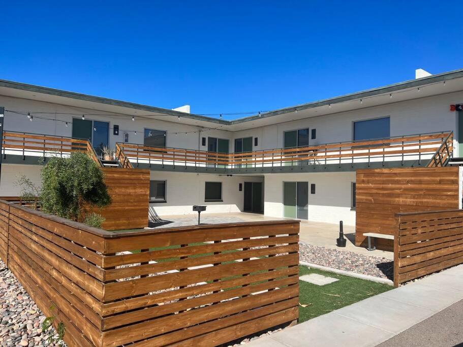Lovely 2 Bedroom APT: Long-Term Stay Near Downtown