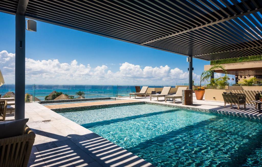 2 Bdrm Design Apartment 2 blocks from the beach / Amazing Rooftop