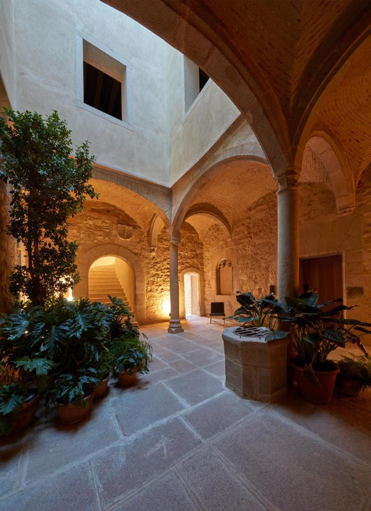 Casa Palacio PAREDES SAAVEDRA by ATRIO