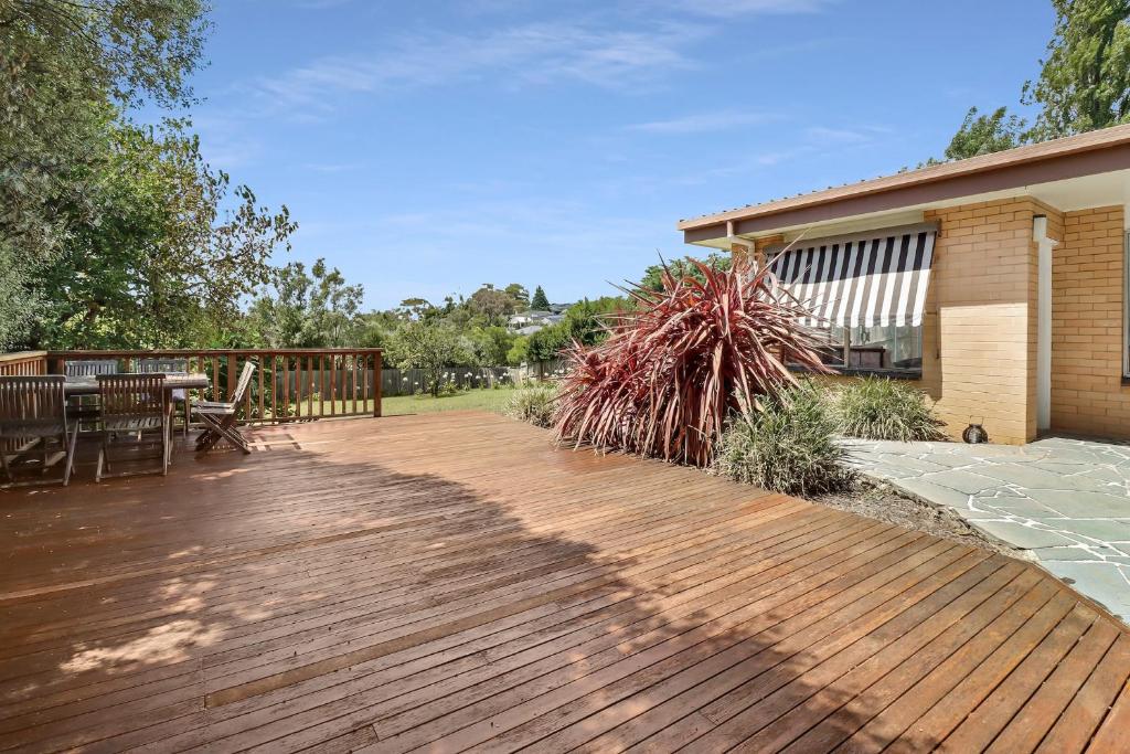 Scenic Serenity Large Family Home in Geelong