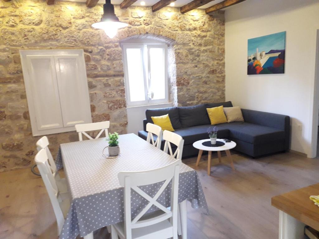 Apartments Bepi (Komiža)