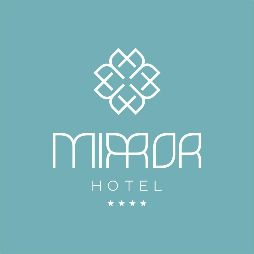 Mirror Hotel (Polykhrono) 