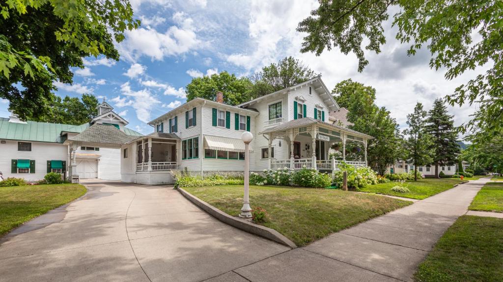 Carriage House Bed & Breakfast (Winona) 