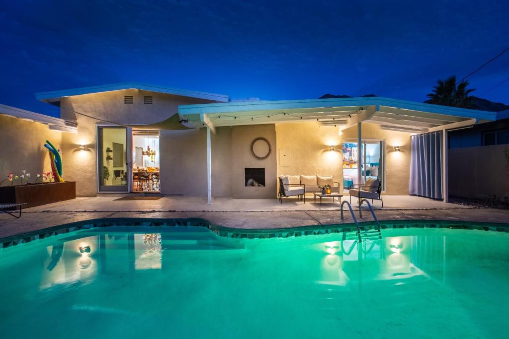 tHe PRESIDENTIAL HOUSE: EXCLUSIVE MOUNTAIN VIEWS & AMENITIES (La Quinta) 