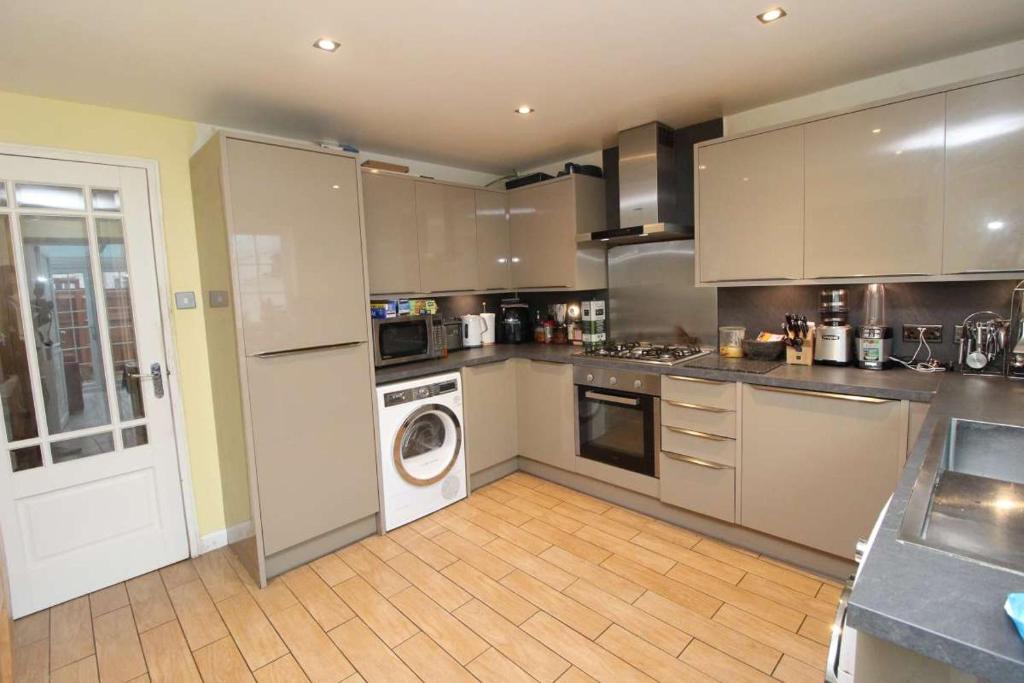 Family 4 bedroom house