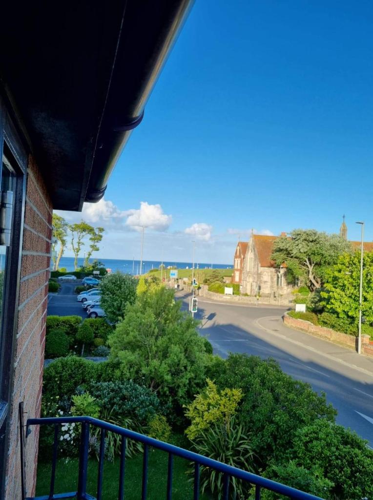 HighTide - 2 bed with parking