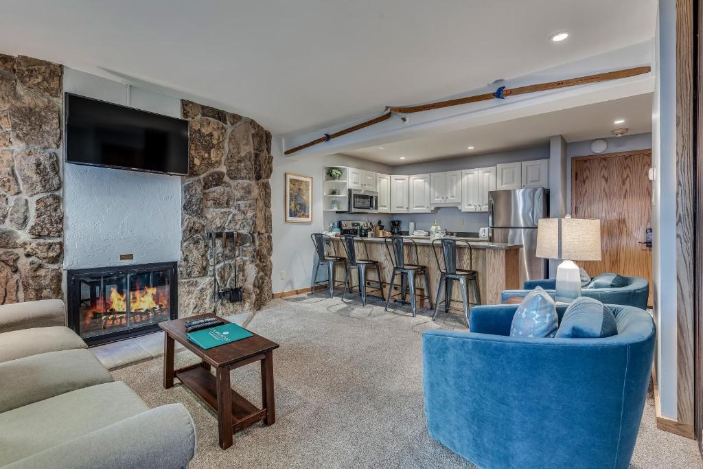 Laurelwood Condominiums Studio Premier Unit 202