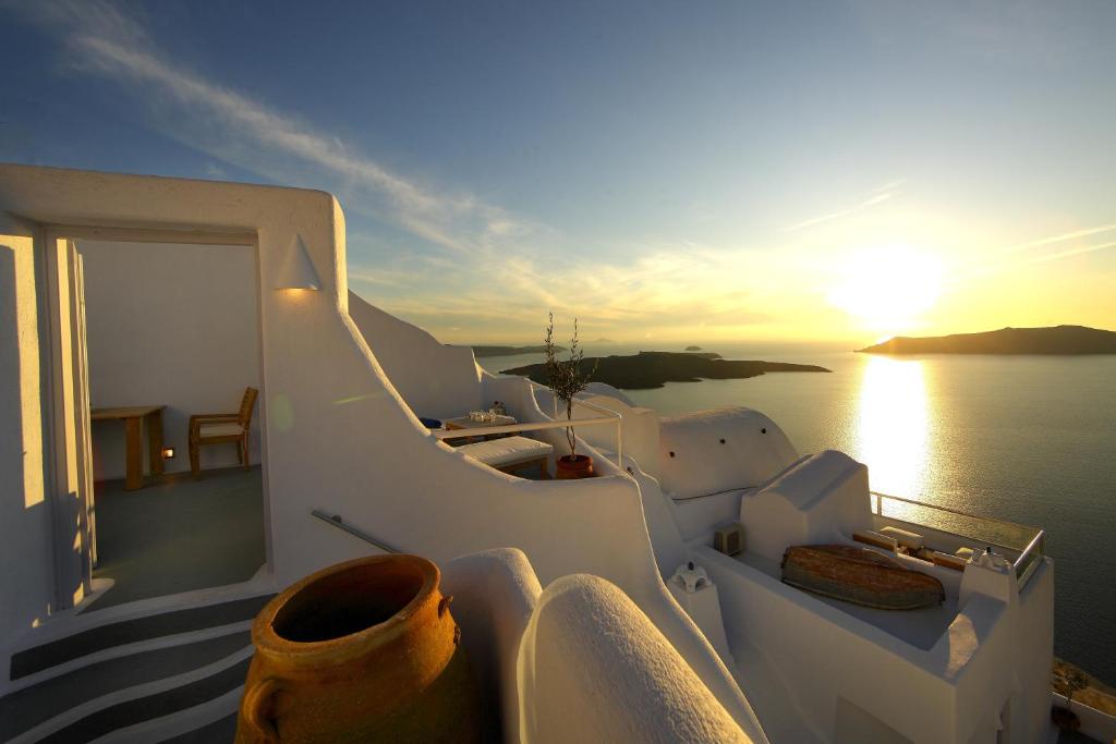 Ikastikies Suites (Firostefani)