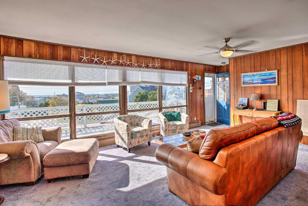 Rhode Island Oceanview Retreat Walk to Shore! (Narragansett) 