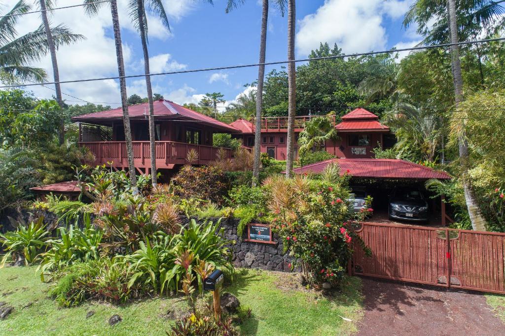 The Bali House and Cottage at Kehena Beach Hawaii (Kehena)