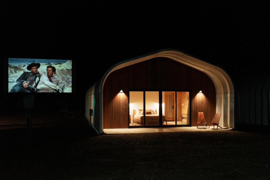 Frontier Drive Inn (Center) 