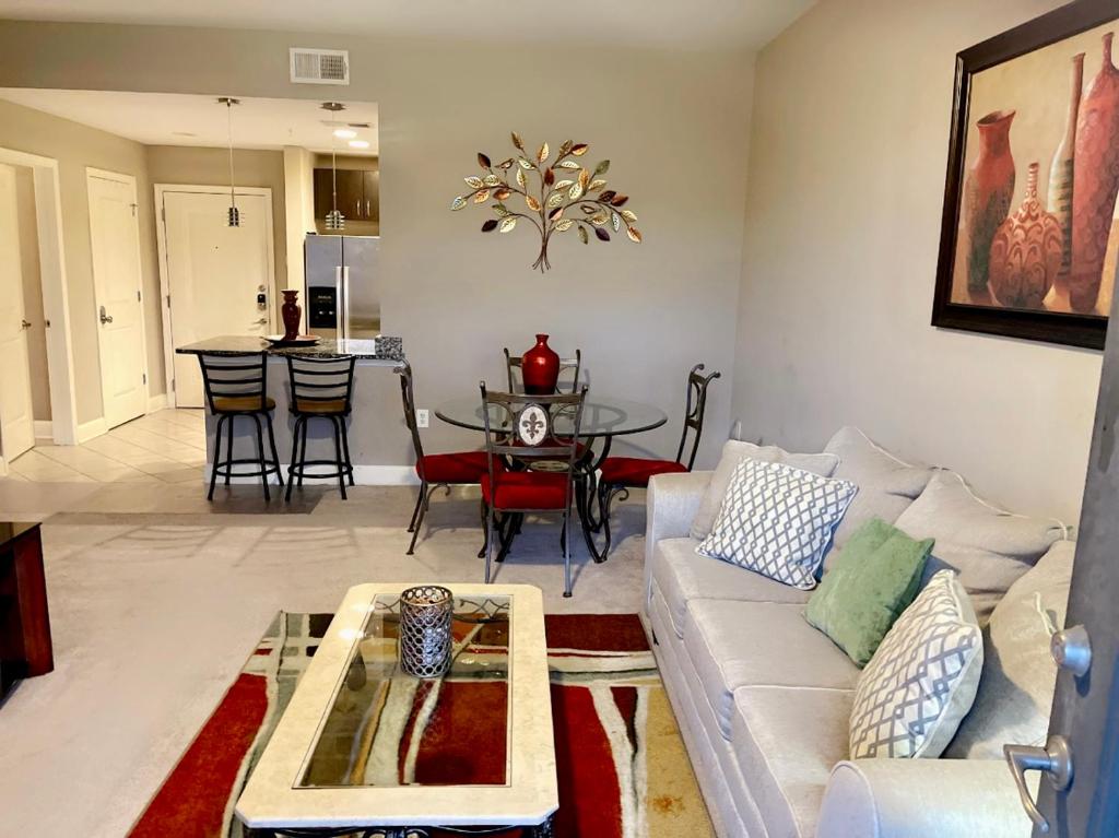 Midtown Oasis by Luxe One -S57