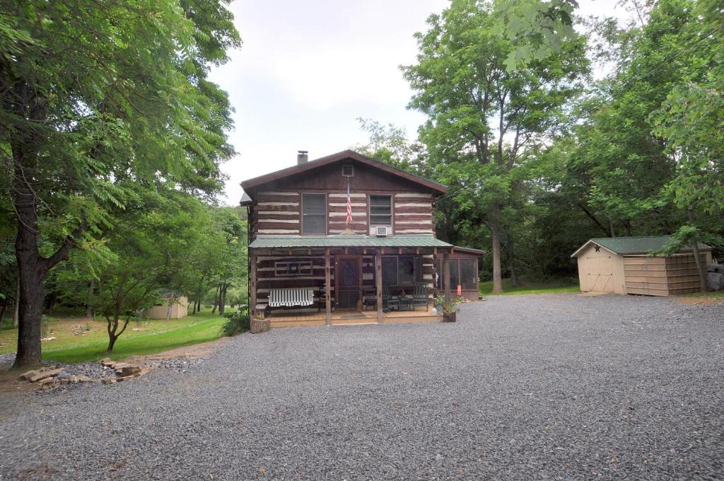 Pondview Cabin - Log Cabin Retreat (Morton Grove)