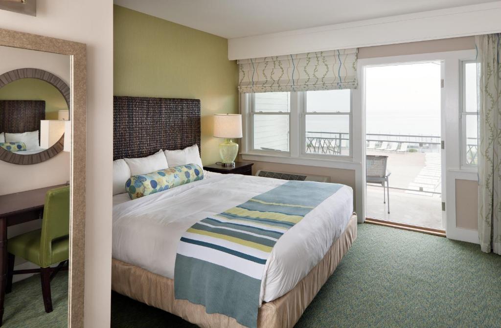 Sea Crest Beach Hotel (Falmouth)