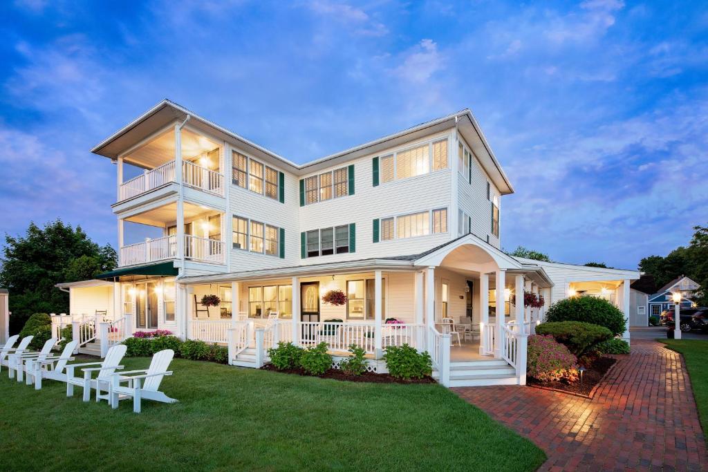 Inn at Harbor Hill Marina (Niantic)