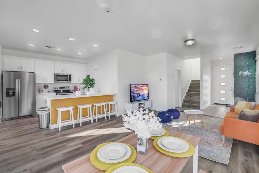 Bright & Spacious Home Sleeps 10