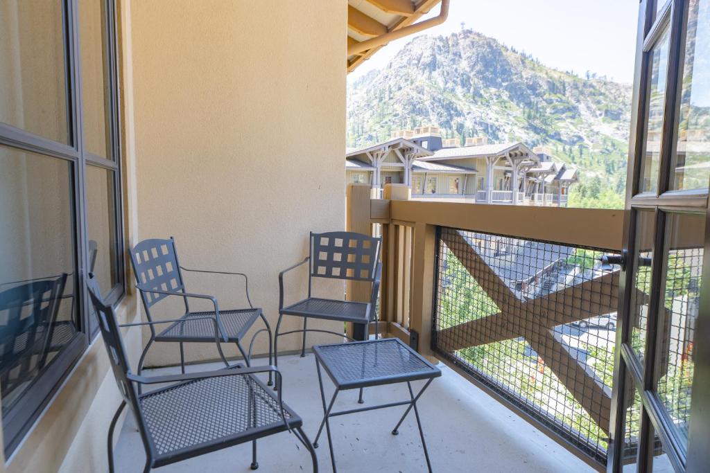The Village at Palisades Tahoe (Olympic Valley)