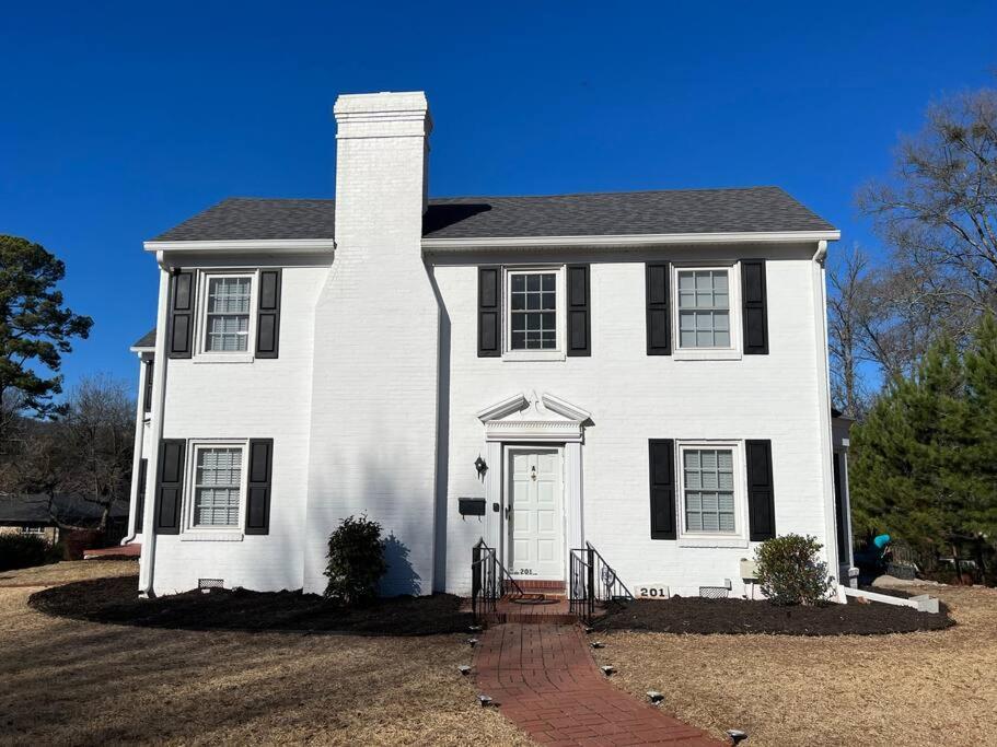 Triple Crown Townhome - Short walk to Oaklawn!