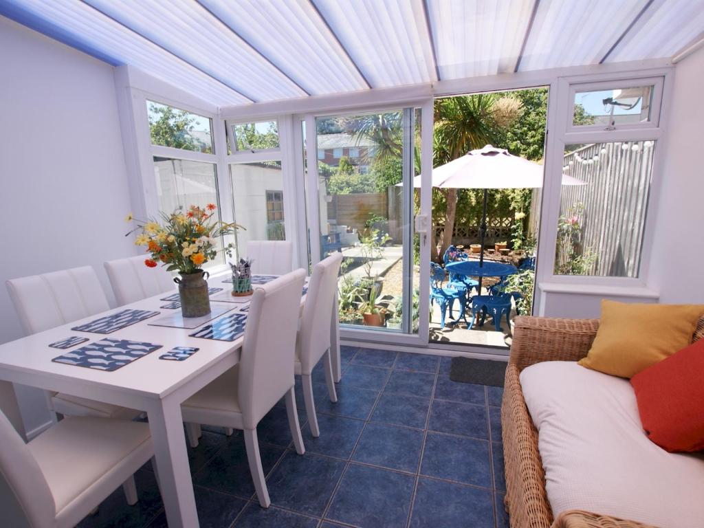 Pass the Keys Cheerful seaside home for 5 people