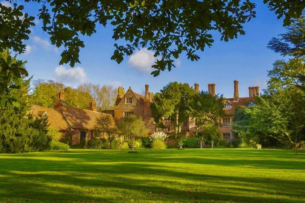 Breathtaking Elizabethan Manor House (Burnham on Crouch)