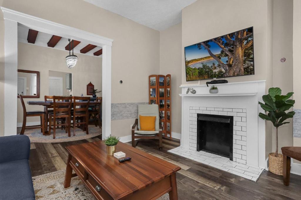 Modern 2BR near DT