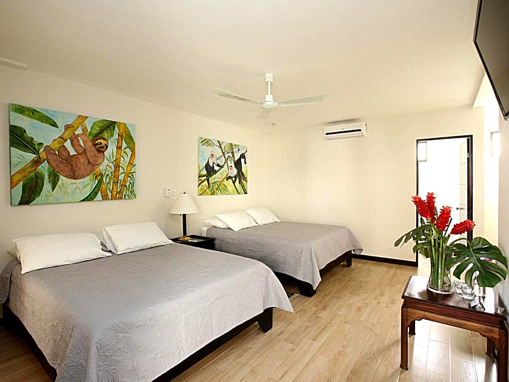 Casa María Aeropuerto B&B