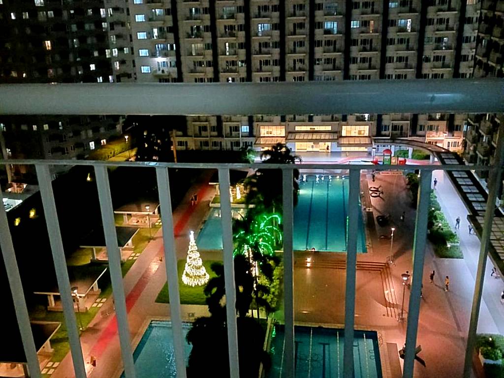 1 BR with poolside view balcony