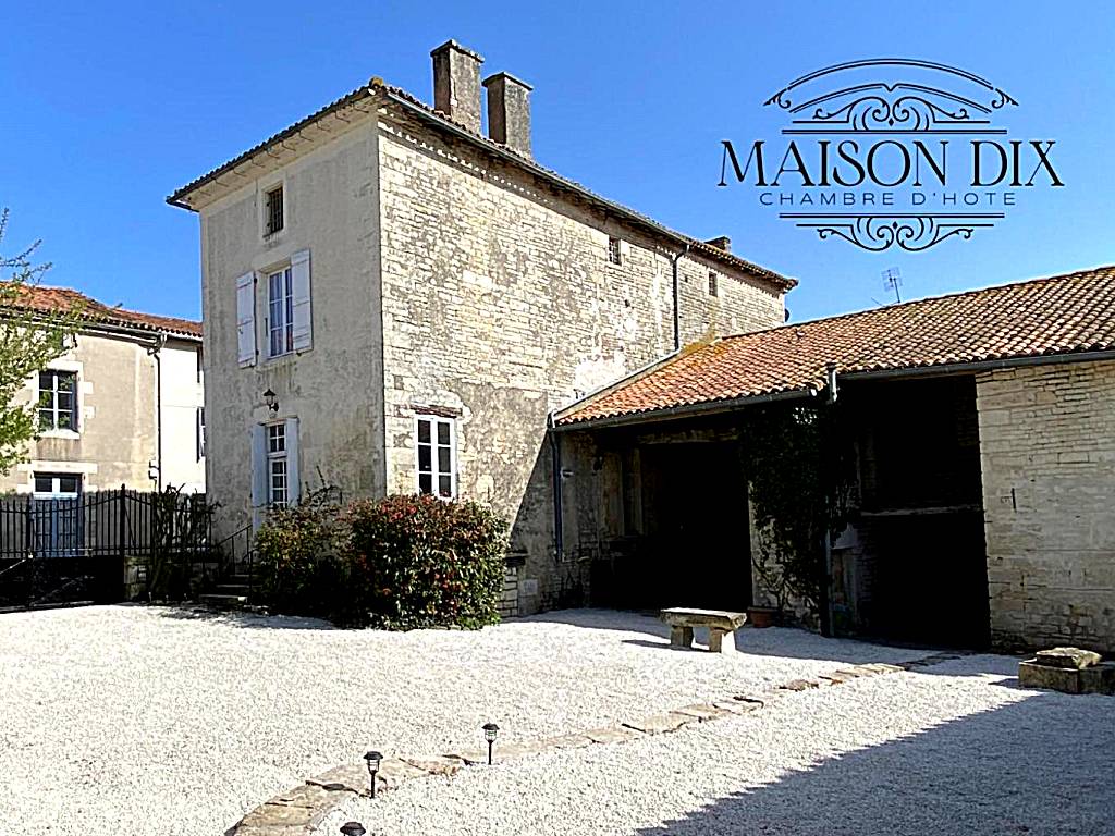 Maison Dix Tusson (Tusson) 
