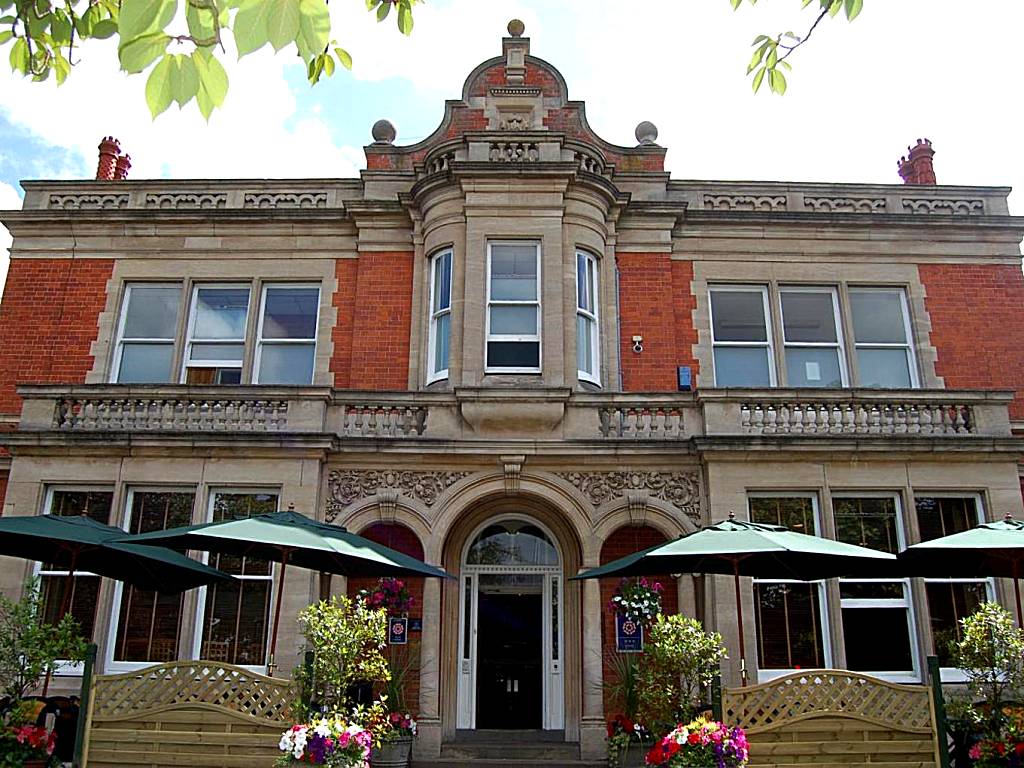 Millfields Hotel (Grimsby)