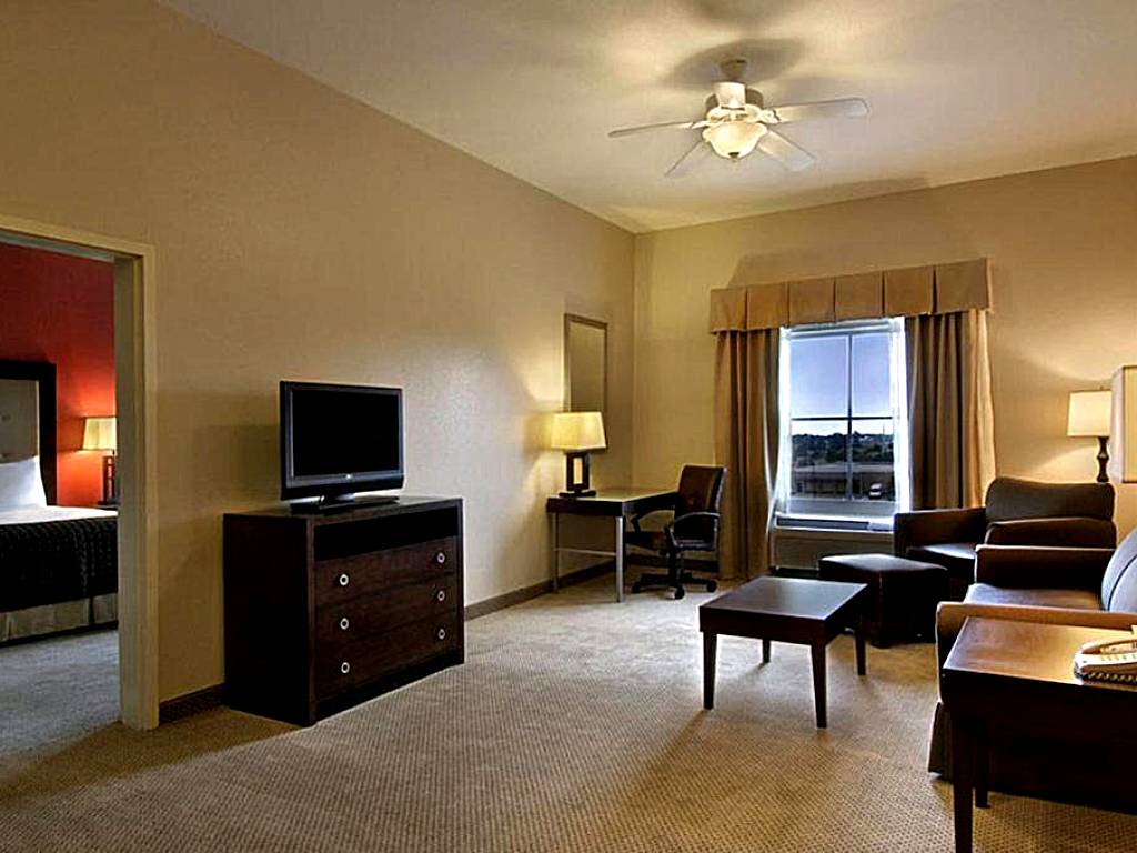 Holiday Inn Hotels Batesville: Queen Suite - Non-Smoking (Batesville)