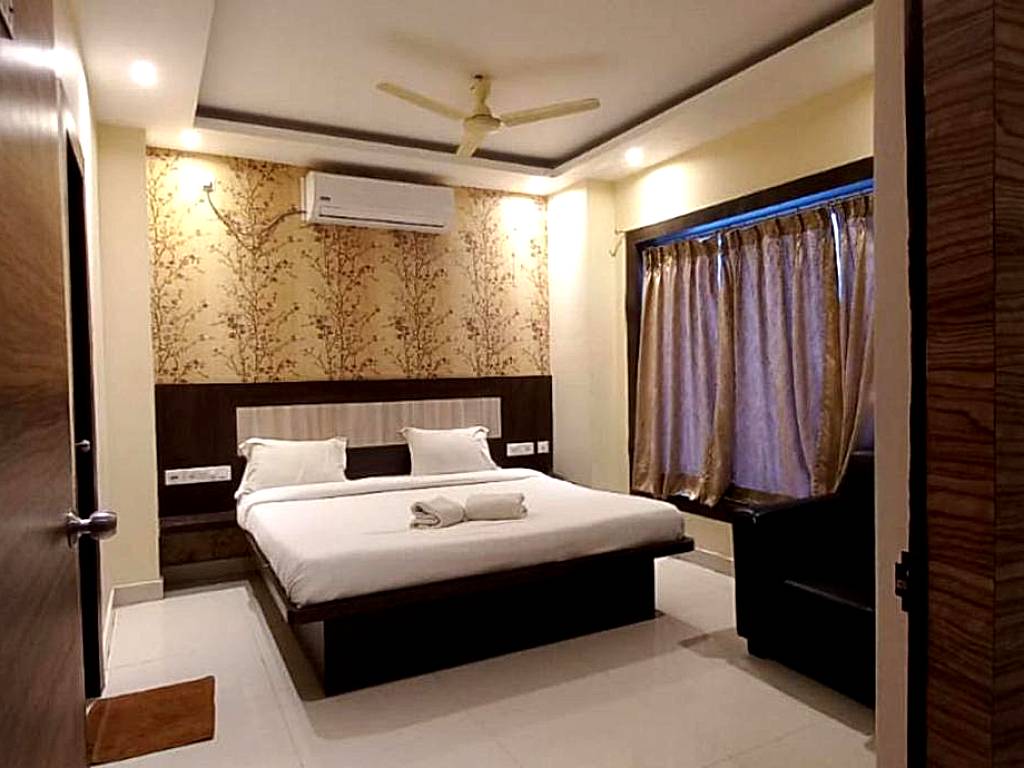 Hotel Home Town Near Golden Beach Puri: Superior King Room - single occupancy