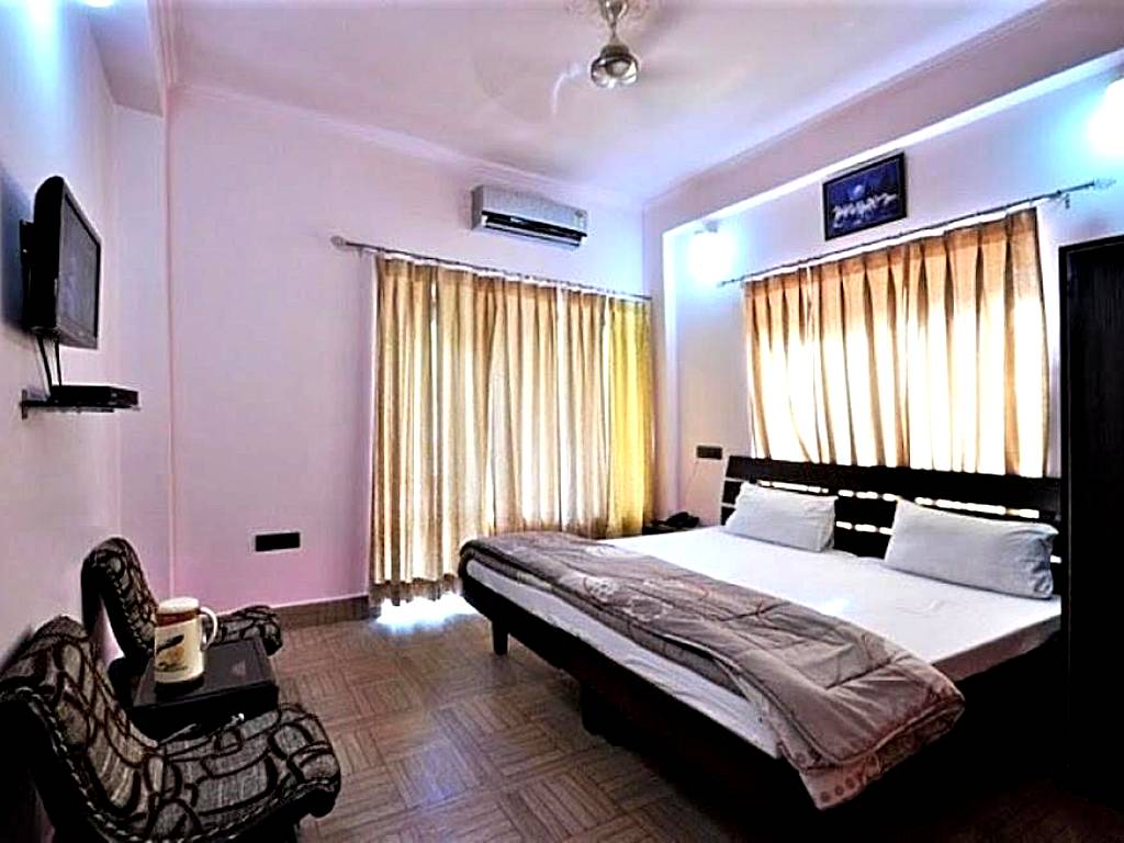 Chanakya Resort: Deluxe Double Room with Balcony
