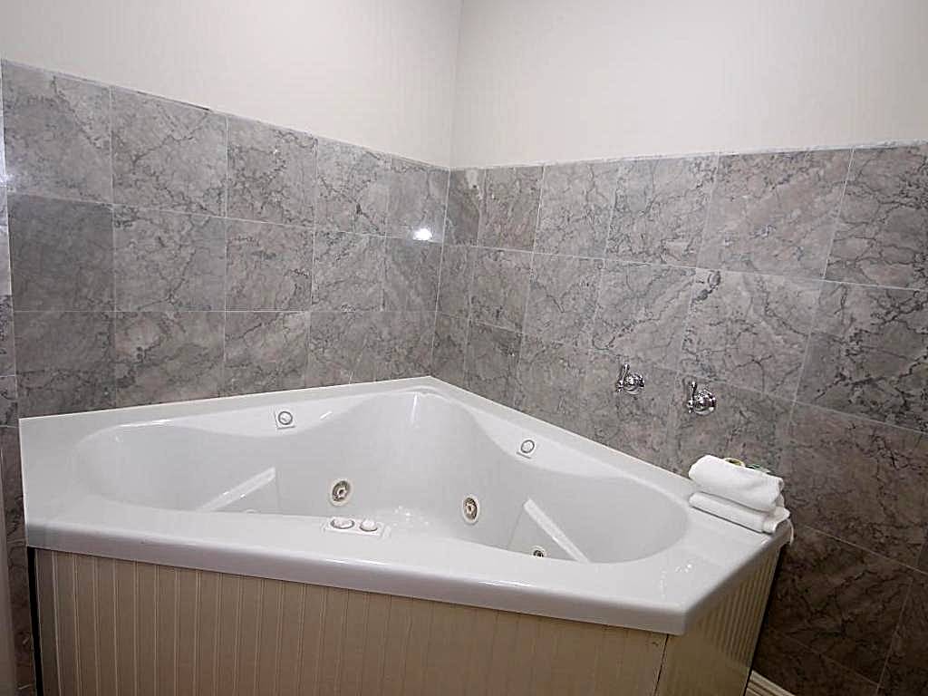 Hyde Park Hotel: King Room with Spa Bath (Tampa)