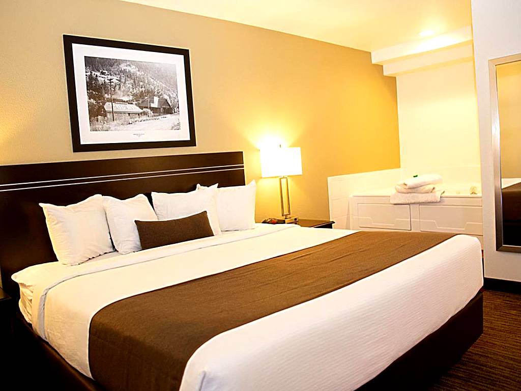 Villa Motel at Manitou Springs: King Room with Jacuzzi - Non-Smoking