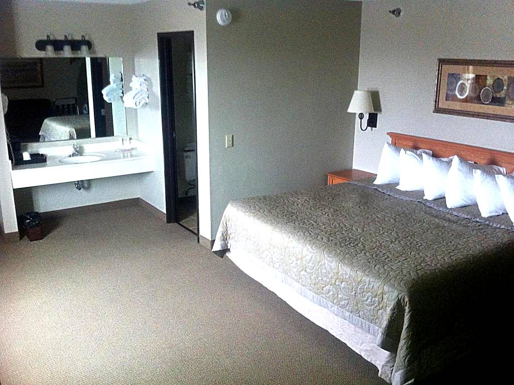 Super 8 by Wyndham Sioux Falls/41st Street: King Studio Suite - Non-Smoking