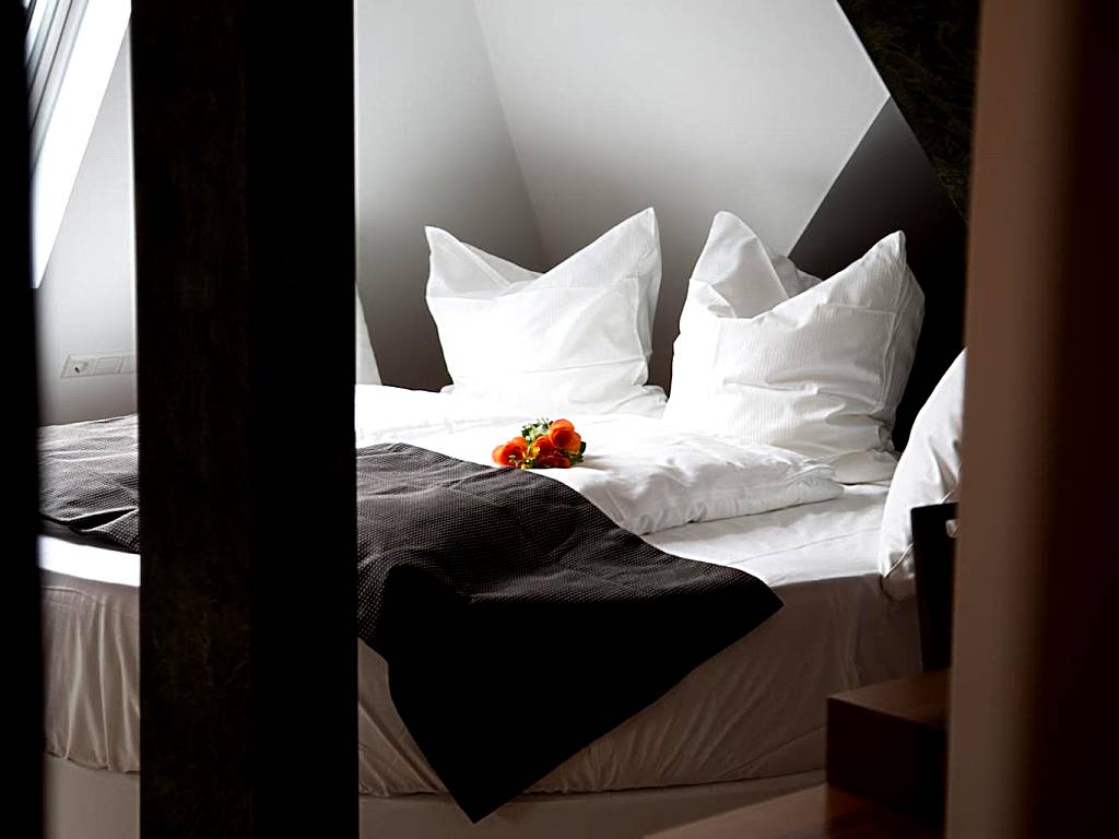 Alpha & Omega Hotel - airconditioned: Deluxe Suite with Spa Bath