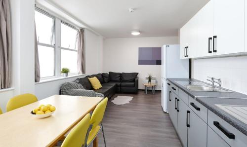 For Students Only Ensuite Rooms with Shared Kitchen and Non-ensuite Rooms with Shared Bathroom at Northernhay House in Exeter (Exeter)