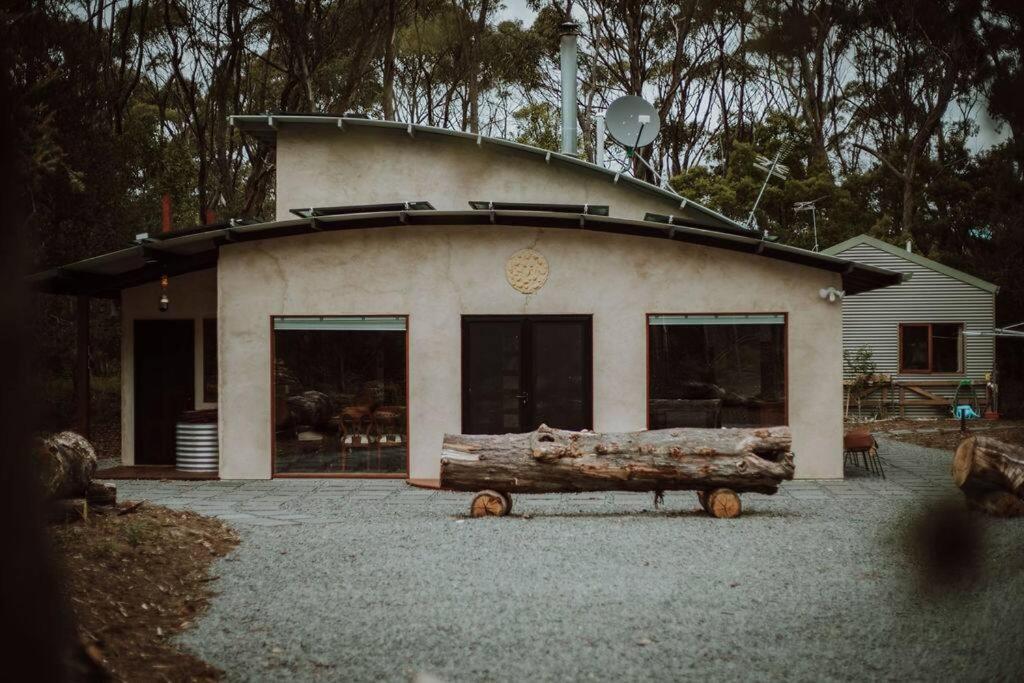Three Little Pigs Escape - Main House + Cabin