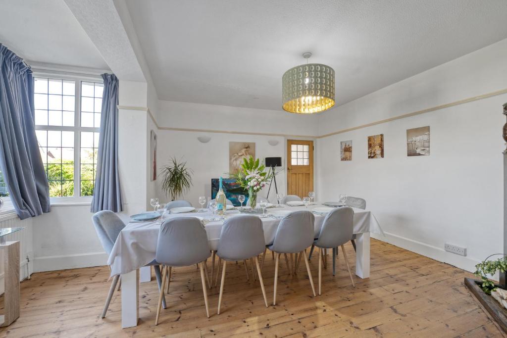Large family house in Worthing - 5 mins from beach