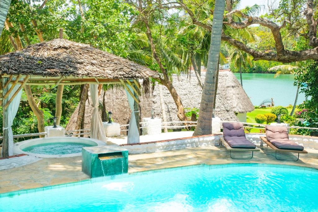 African Funhouse Mtwapa, Creek View, Jacuzzi, Table Tennis & more